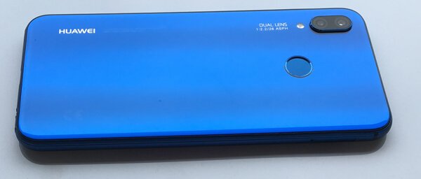 HUAWEI  P20 liteの裏面