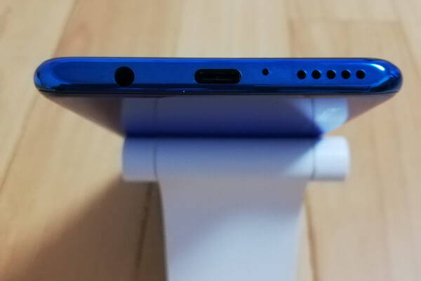 HUAWEI  P30 liteの底面