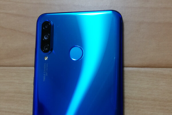 HUAWEI P30liteのカメラと指紋認証センサー